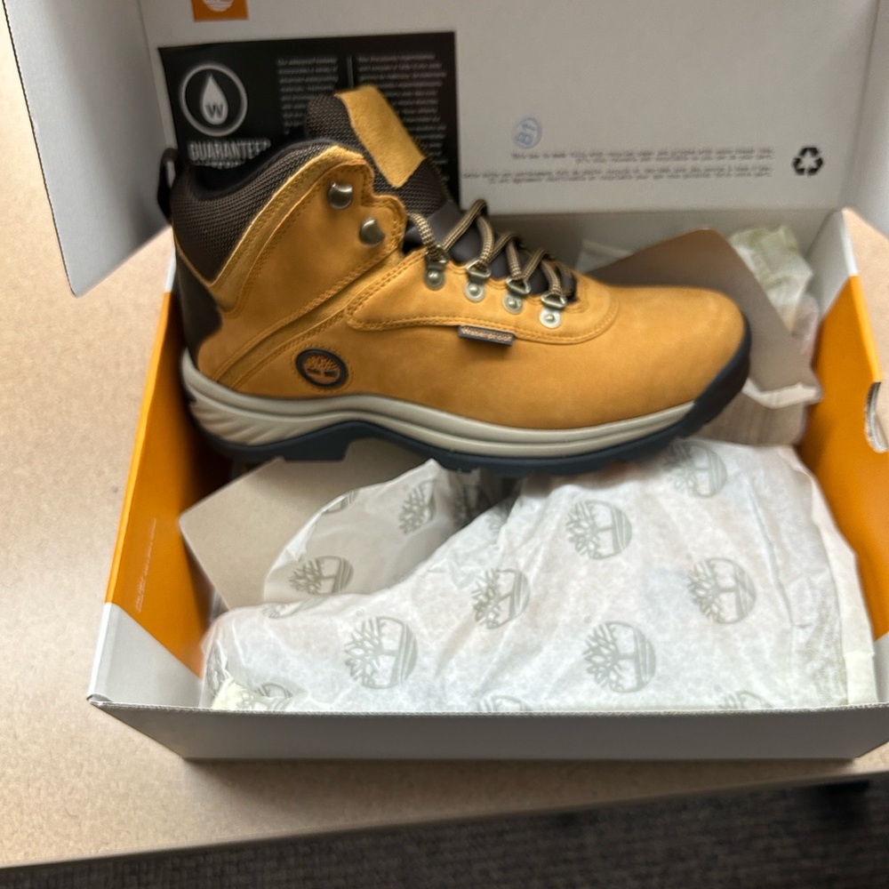 Timberland Men's Brown Leather Boots NWT size 9 OBO